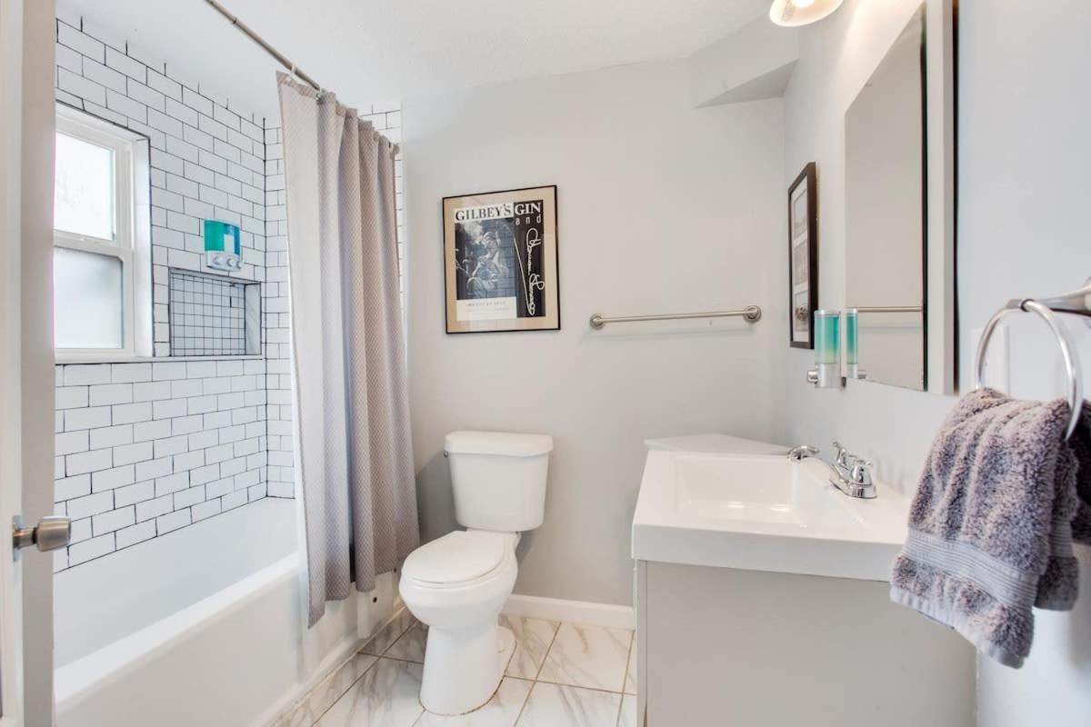 Captivating Conti Hideaway- Mid-city Perfection
